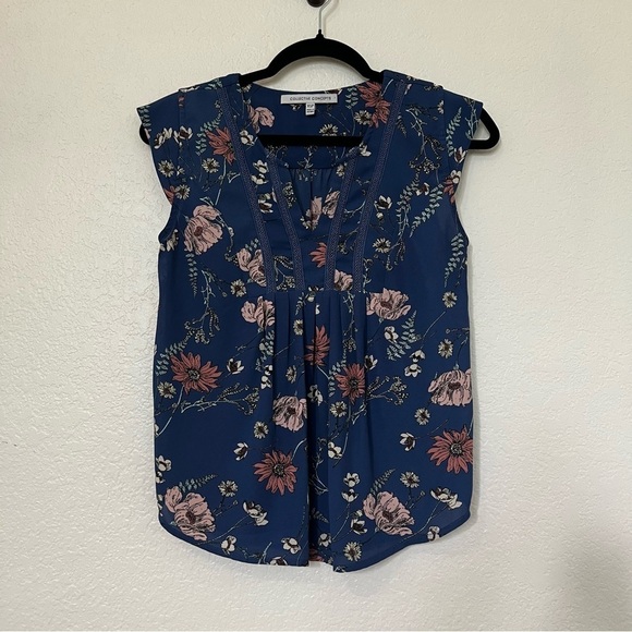 2/$30 Collective Concepts Blue and Pink Floral Sleeveless Blouse Top - Picture 11 of 11